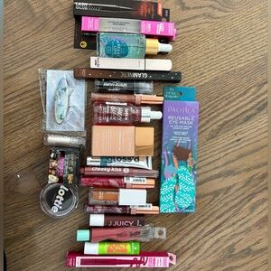 23 piece assorted makeup/skincare set